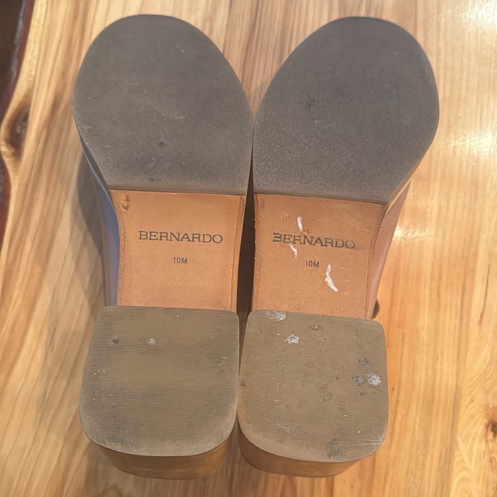Bernardo Sophia Moc Clog with wood block heel Size 10 Honey brown leather - Picture 14 of 14